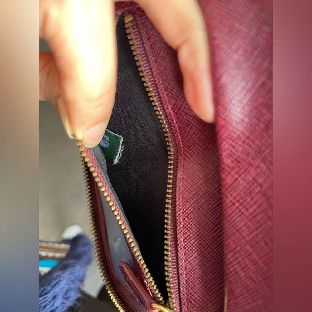 Vintage Roots Valencia wristlet wallet in red/burgundy saffiano-style leather - Picture 12 of 16
